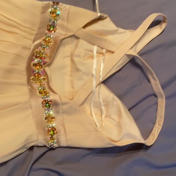 Beautifully detailed with sequences - Picture 3 of 5